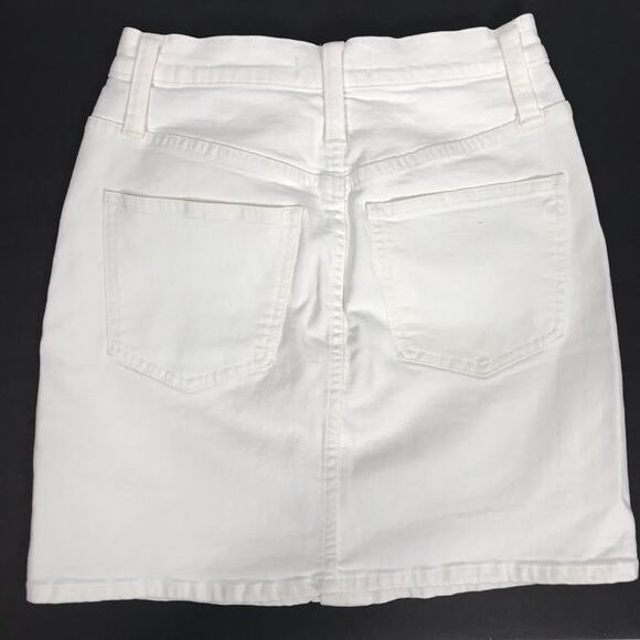 Madewell Stretch Denim A-Line Mini Skirt in Tile White: Button-Front Edition - Picture 7 of 9